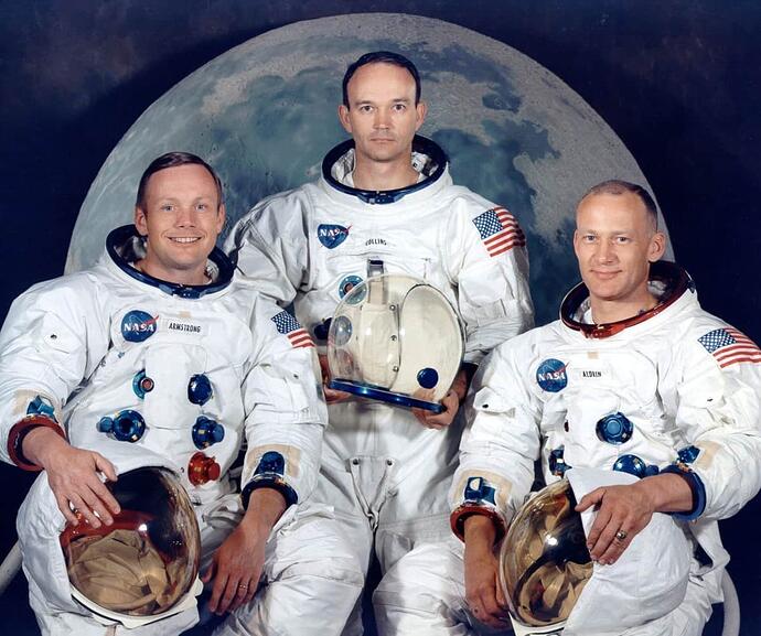 Apollo_11_crew_pillars-1187539882
