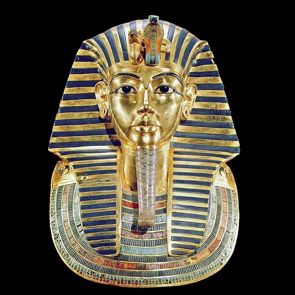 Gold-Mummy-Mask-of-King-Tutankhamun-779104401