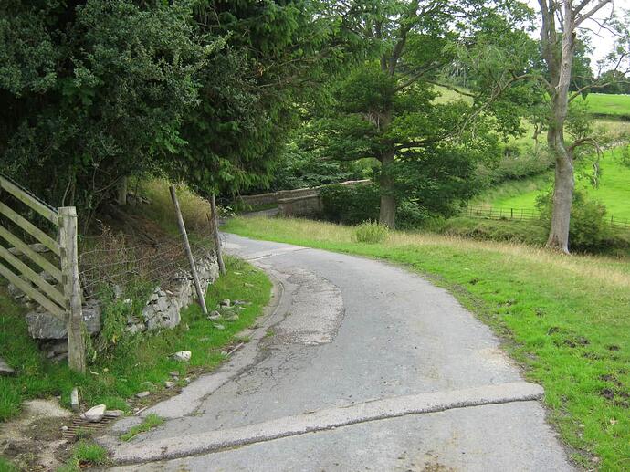 D4 Track Between Fields-Tarmac-Slight Incline(u)