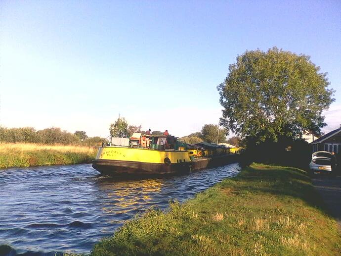 02 Working Barge