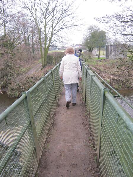 35b Concrete_&_Metal_Footbridge_Over_River_Wyre