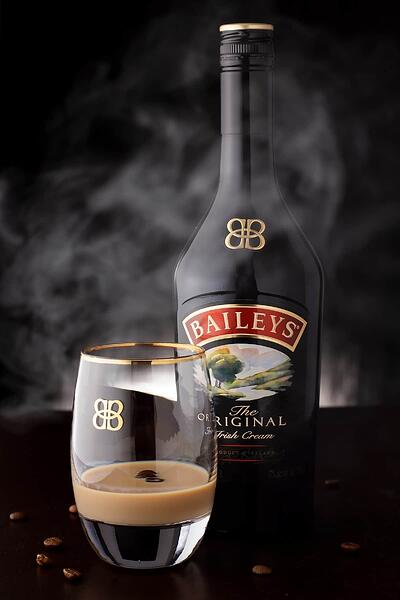 1200px-Glass_of_Baileys-2894317191