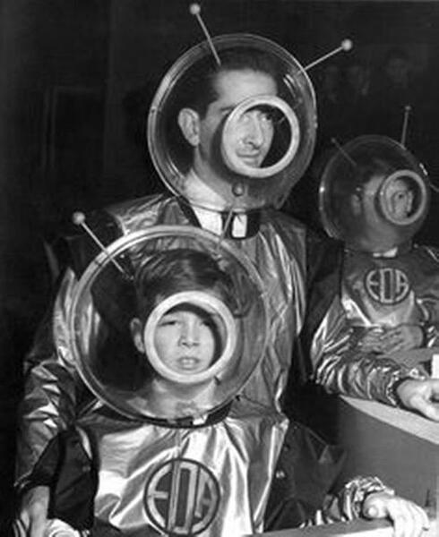 ea84badc190442f74546b983a00113ec--the-final-frontier-space-suits