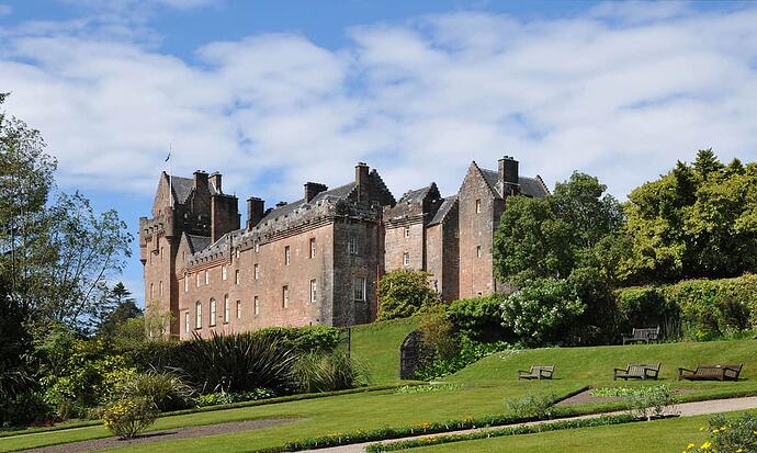 1280px-Brodick_Castle_Main_Building_East_01