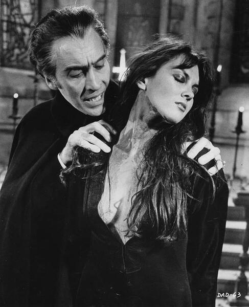 Dracula-AD-1972-Christopher-Lee-Caroline-Munro-bw-still~2