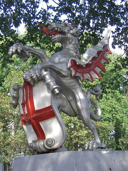 640px-England_Dragon_statue_1