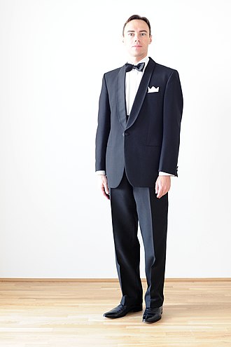 330px-Man_wearing_black_tie