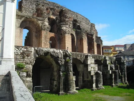 fs440x440px-Roman_Theatre_Benevento_16